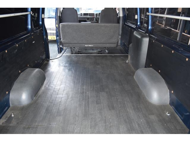 レジアスエースバン スーパーロングワイドＤＸ　ＧＬパック　３．０Ｌディーゼルターボ　リアクーラー・リアヒーター付き　純正ナビ（走行中ＴＶ視聴可！）　車検対応社外１７インチアルミホイール（ブラックダイアモンド）＆ホワイトレタータイヤのナスカープラス！（29枚目）