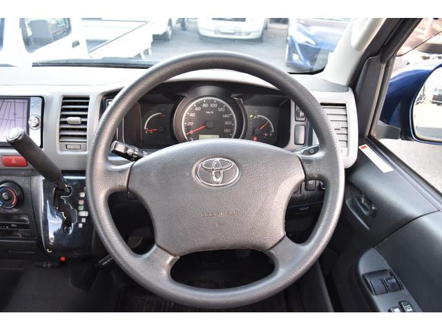 レジアスエースバン スーパーロングワイドＤＸ　ＧＬパック　３．０Ｌディーゼルターボ　リアクーラー・リアヒーター付き　純正ナビ（走行中ＴＶ視聴可！）　車検対応社外１７インチアルミホイール（ブラックダイアモンド）＆ホワイトレタータイヤのナスカープラス！（30枚目）