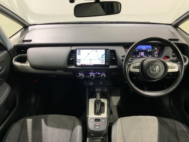 フィット ｅ：ＨＥＶホーム　Ｈ　ＳＥＮＳＩＮＧ　最長５年保証　ワンオーナー　ナビＶＸＵ－２０５ＦＴｉ　ＴＶ　Ｒカメラ　ＣＤ録音　ＢＴオ－ディオ　ＤＶＤ　ドラレコ　ＥＴＣ　ＬＥＤライト　ＶＳＡ　クルコン　スマ－トキ－　盗難防止装置（8枚目）