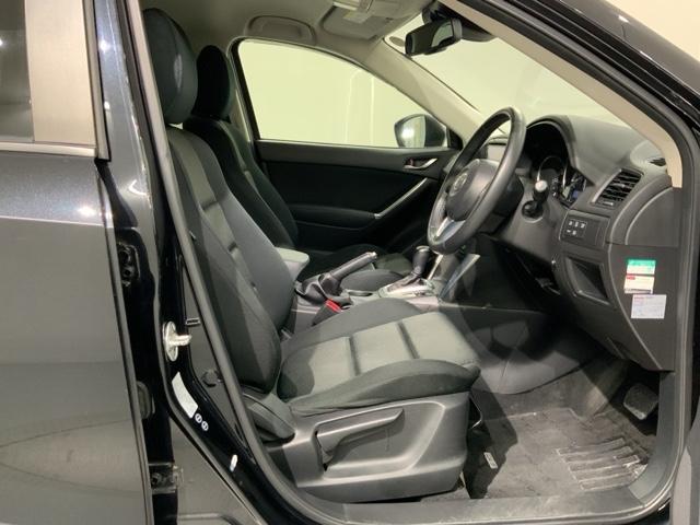 ＣＸ－５ ＸＤ　１年保証　ナビ　ＴＶ　Ｒカメラ　ＢＴオ－ディオ　ＤＶＤ　衝突軽減Ｂ　ＨＩＤ　横滑り防止　クルコン　アルミ　スマ－トキ－　スペアキ－　盗難防止装置　整備記録簿　ドアバイザ－　Ｗエアバッグ　ＡＡＣ　ＡＢＳ（17枚目）