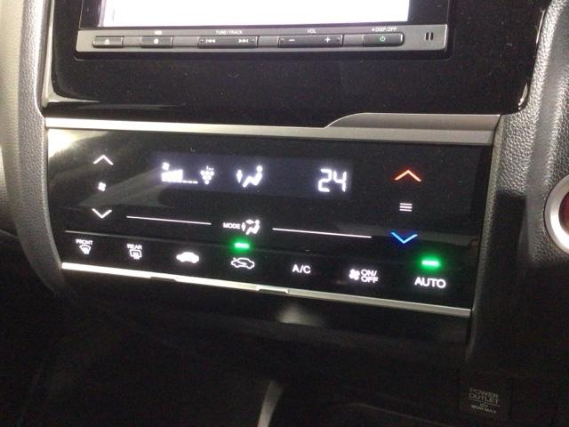 フィット １３Ｇ・Ｆパッケージ　１年保証　ナビＶＸＭ－１７４ＶＦｉ　ＴＶ　Ｒカメラ　ＤＶＤ　ＥＴＣ　ＶＳＡ　スマ－トキ－　スペアキ－　盗難防止装置　整備記録簿　Ｗエアバッグ　ＡＡＣ　イモビ　記録簿有り　助手席エアバッグ　エアバック（8枚目）