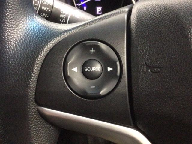 フィット １３Ｇ・Ｆパッケージ　１年保証　ナビＶＸＭ－１７４ＶＦｉ　ＴＶ　Ｒカメラ　ＤＶＤ　ＥＴＣ　ＶＳＡ　スマ－トキ－　スペアキ－　盗難防止装置　整備記録簿　Ｗエアバッグ　ＡＡＣ　イモビ　記録簿有り　助手席エアバッグ　エアバック（9枚目）