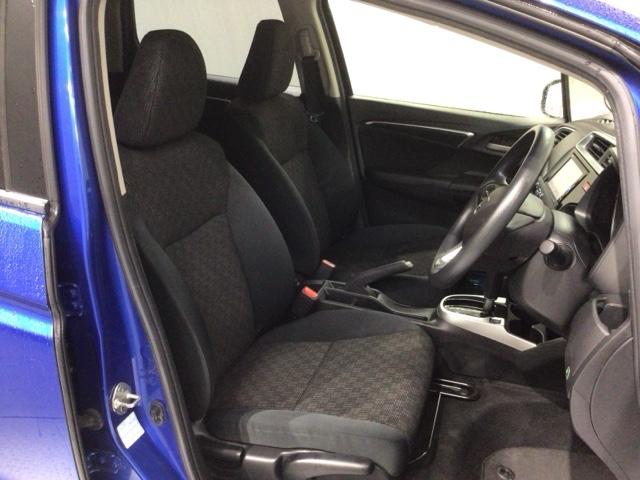 フィット １３Ｇ・Ｆパッケージ　１年保証　ナビＶＸＭ－１７４ＶＦｉ　ＴＶ　Ｒカメラ　ＤＶＤ　ＥＴＣ　ＶＳＡ　スマ－トキ－　スペアキ－　盗難防止装置　整備記録簿　Ｗエアバッグ　ＡＡＣ　イモビ　記録簿有り　助手席エアバッグ　エアバック（17枚目）