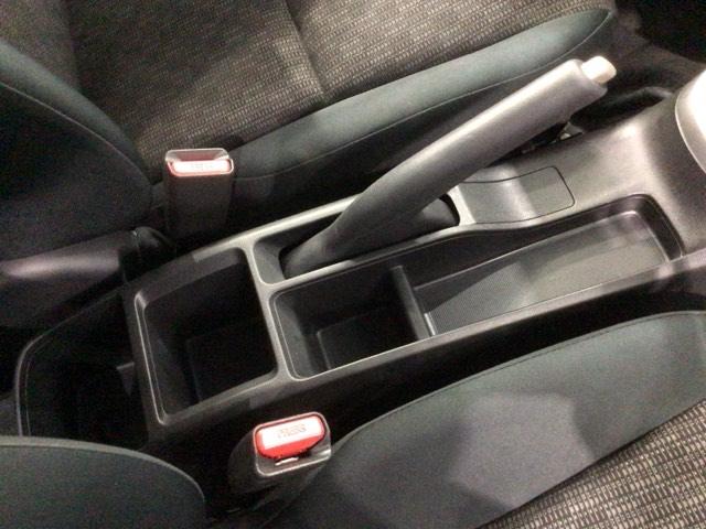 フィット １３Ｇ・Ｆパッケージ　１年保証　ナビＶＸＭ－１７４ＶＦｉ　ＴＶ　Ｒカメラ　ＤＶＤ　ＥＴＣ　ＶＳＡ　スマ－トキ－　スペアキ－　盗難防止装置　整備記録簿　Ｗエアバッグ　ＡＡＣ　イモビ　記録簿有り　助手席エアバッグ　エアバック（27枚目）