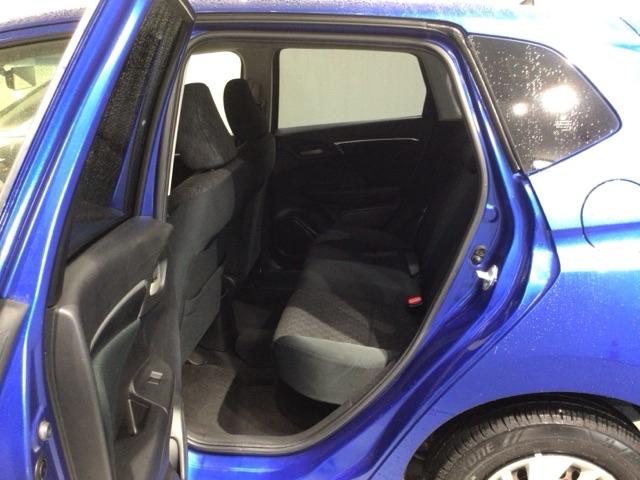 フィット １３Ｇ・Ｆパッケージ　１年保証　ナビＶＸＭ－１７４ＶＦｉ　ＴＶ　Ｒカメラ　ＤＶＤ　ＥＴＣ　ＶＳＡ　スマ－トキ－　スペアキ－　盗難防止装置　整備記録簿　Ｗエアバッグ　ＡＡＣ　イモビ　記録簿有り　助手席エアバッグ　エアバック（29枚目）