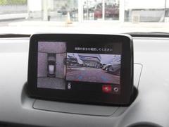 シフトチェンジもしくはボタンプッシュで切り替わる、３６０°モニターが付いております。狭い道路でのすれ違いでも怖くないですね！ 5