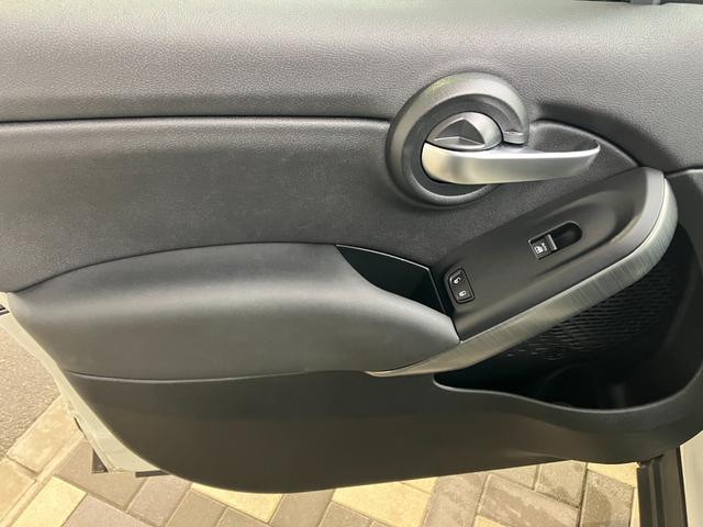 ５００Ｘ ブレッザ　１００台限定車　電動開閉式ベージュソフトトップ　純正ディスプレーオーディオ　バックカメラ　ＥＴＣ（22枚目）