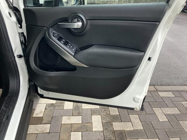 ５００Ｘ ブレッザ　１００台限定車　電動開閉式ベージュソフトトップ　純正ディスプレーオーディオ　バックカメラ　ＥＴＣ（24枚目）