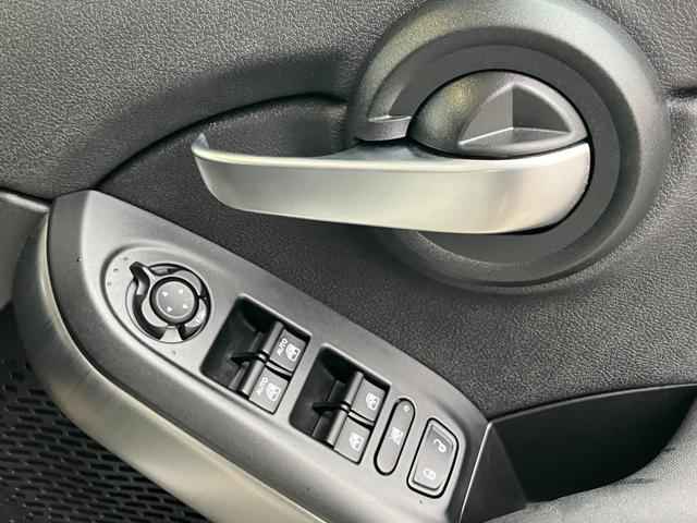 ５００Ｘ ブレッザ　１００台限定車　電動開閉式ベージュソフトトップ　純正ディスプレーオーディオ　バックカメラ　ＥＴＣ（27枚目）