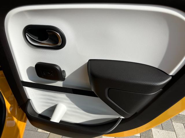 トゥインゴ インテンス　ワンオーナー・５速ＭＴ車・１リッター直列３気筒自然吸気エンジン・リアエンジンリアドライブ・ディスプレイオーデイオ・バックカメラ・ＥＴＣ・シートヒーター・ハーフレザーシート・クルーズコントロール（53枚目）
