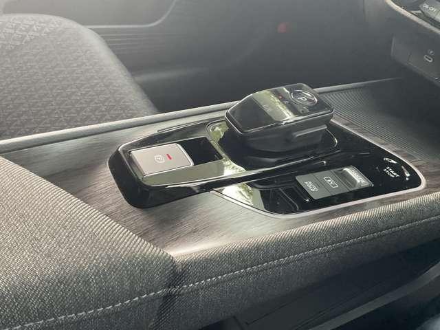 オーラ １．２　Ｇ　アラウンドモニター　自動（被害軽減）ブレーキ　ＬＥＤ　ＬＫＡ　サイドカメラ　ドライブレコーダー　カーテンエアバッグ　アルミホイール　インテリジェントキー　パワーウィンドウ　ワンオーナー　フルオートエアコン　メモリーナビ（18枚目）