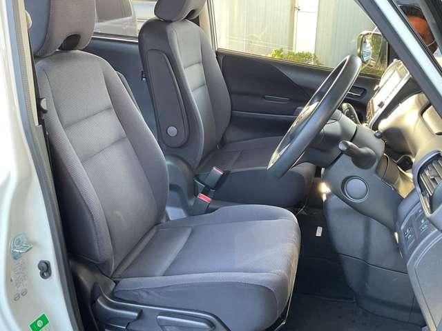 セレナ ２．０　Ｘ　ドライブレコーダー　左オートスライド　３６０度カメラ　ワンオ－ナ－車　インテリジェントキー　サイドカメラ　Ａストップ　パークアシスト　ＥＴＣ　ドラレコ　レーンキープ　記録簿　キーレス　メモナビ　ワンセグテレビ　ナビＴＶ（6枚目）