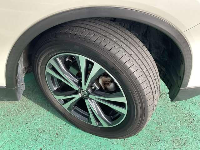 エクストレイル 2.0 20X 2列車 4WD アラウンドモニター 誤発信抑制機能 アダプティブクルーズ 車線逸脱防止 フルタイム4WD バックモニター オートエアコン ナビ&TV スマ-トキ- アルミ ワンオーナー車 ETC付 PS メモリーナビゲーション ドラレコ(9枚目)