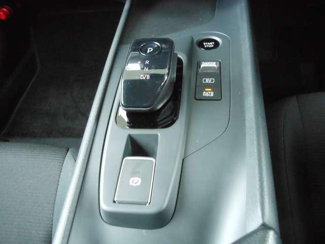 ノート Ｓ　ドライブレコーダー　軽減ブレーキ　ワンオーナー　バックカメラ　メモリーナビ　ドライブレコーダー　整備点検記録簿　オートエアコン　パワーウインドウ　ナビ　エアバッグ　ＡＢＳ　パワーステアリング　助手席エアバッグ（9枚目）