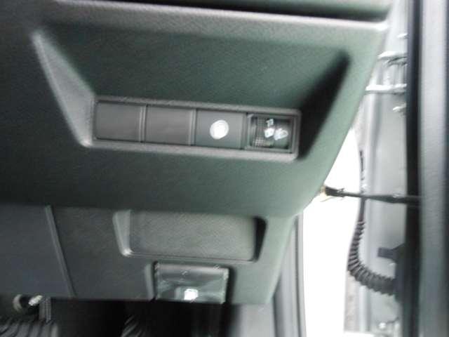 ノート Ｓ　ドライブレコーダー　軽減ブレーキ　ワンオーナー　バックカメラ　メモリーナビ　ドライブレコーダー　整備点検記録簿　オートエアコン　パワーウインドウ　ナビ　エアバッグ　ＡＢＳ　パワーステアリング　助手席エアバッグ（10枚目）