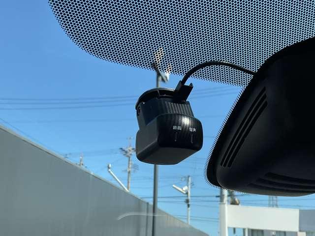 セレナ １．２　ｅ－ＰＯＷＥＲ　ハイウェイスター　Ｖ　プロパイロット　ドライブレコーダー　アラ　３６０°カメラ　エマジェンシーブレーキ　１オナ　スマキー　バックカメラ　ＬＥＤ　レーンアシスト　点検記録簿付　ＥＴＣ　ドラレコ　Ａストップ　サイドカーテンエアバック　フルオートエアコン　アルミホイール（23枚目）