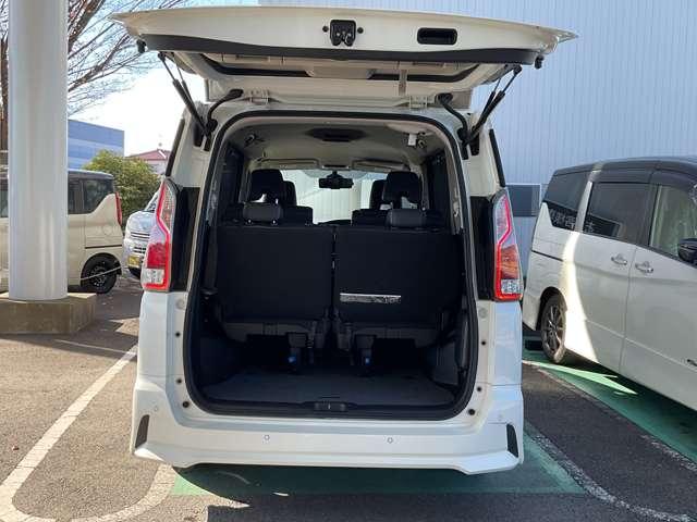 セレナ 2.0 ハイウェイスター VセレクションII 防水シート バックモニタ 全周囲モニタ アイスト インテリキー LEDライト ETC車載器 サイドエアバッグ 記録簿 ドライブレコーダー メモリ-ナビ アルミ TVナビ エアバック ABS Wエアバッグ(8枚目)