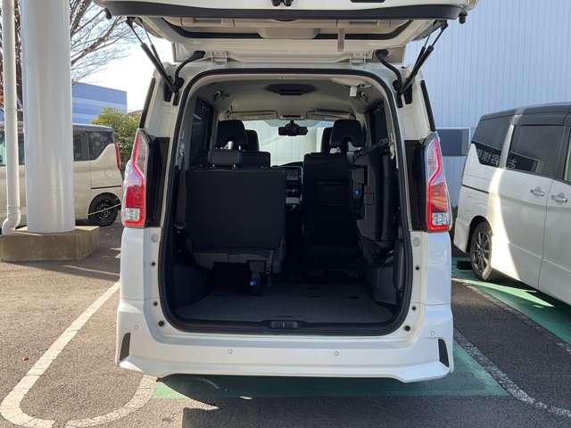 セレナ 2.0 ハイウェイスター VセレクションII 防水シート バックモニタ 全周囲モニタ アイスト インテリキー LEDライト ETC車載器 サイドエアバッグ 記録簿 ドライブレコーダー メモリ-ナビ アルミ TVナビ エアバック ABS Wエアバッグ(9枚目)