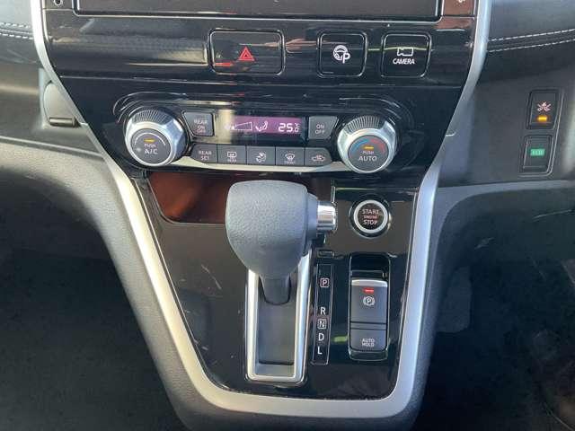 セレナ 2.0 ハイウェイスター VセレクションII 防水シート バックモニタ 全周囲モニタ アイスト インテリキー LEDライト ETC車載器 サイドエアバッグ 記録簿 ドライブレコーダー メモリ-ナビ アルミ TVナビ エアバック ABS Wエアバッグ(19枚目)