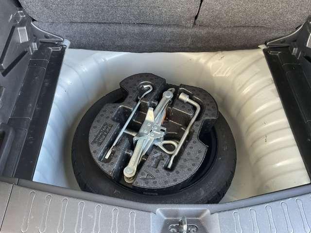 ノート １．２　ＮＩＳＭＯ　メモリーナビ　記録簿付き　インテリキ－　エアバック　アルミ　Ｗエアバック　パワーステアリング　キーレスエントリー　フルオートエアコン　ＡＢＳ　パワーウインドウ　ワンセグＴＶ　メモリーナビ　ナビ＆ＴＶ　ワンオ－ナ－車（11枚目）