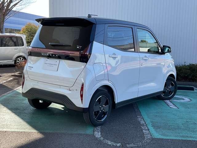 サクラ Ｇ　シートヒーター　アラウンドビュ　ワンオーナ　踏み間違い防止アシスト　ＬＥＤヘッドランプ　スマートキー　ＬＤＷ　盗難防止システム　オートエアコン　ＥＴＣ　バックカメラ　ドライブレコーダー　ＡＢＳ　ナビＴＶ　キーフリー（3枚目）