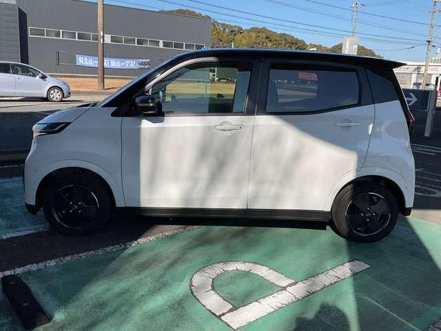 サクラ Ｇ　シートヒーター　アラウンドビュ　ワンオーナ　踏み間違い防止アシスト　ＬＥＤヘッドランプ　スマートキー　ＬＤＷ　盗難防止システム　オートエアコン　ＥＴＣ　バックカメラ　ドライブレコーダー　ＡＢＳ　ナビＴＶ　キーフリー（6枚目）