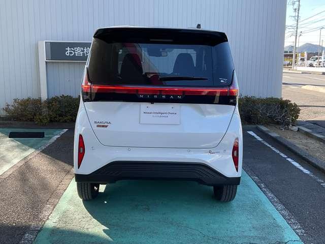 サクラ Ｇ　シートヒーター　アラウンドビュ　ワンオーナ　踏み間違い防止アシスト　ＬＥＤヘッドランプ　スマートキー　ＬＤＷ　盗難防止システム　オートエアコン　ＥＴＣ　バックカメラ　ドライブレコーダー　ＡＢＳ　ナビＴＶ　キーフリー（7枚目）