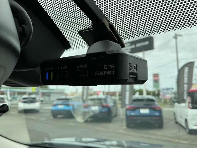 エクストレイル ２．０　２０Ｘｉ　２列車　プロパイロット　全方位カメラ　ＬＥＤヘットライト　Ｒカメラ　インテリキー　レーンキープアシスト　ＥＴＣ　ドライブレコーダー　記録簿　キーフリー　１オーナー　ＴＶナビ　オートエアコン　アルミホイール　メモリーナビ　ＡＢＳ　エアバッグ（15枚目）