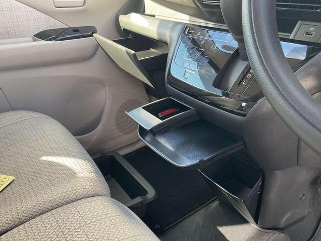 デイズ ６６０　Ｘ　アイドリングストップ　純正ナビ　アラウンドＭ　踏み間違え防止　スマートキー　イモビライザー　バックカメラ　ＥＴＣ　レーンキープ　アイドリングストップ　ドライブレコーダー　キーレス　フルオートエアコン　ナビＴＶ　ＷＡＢ　記録簿　ＰＳ（18枚目）