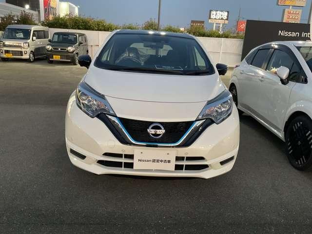 ノート １．２　ｅ－ＰＯＷＥＲ　Ｘ　ブラックアロー　アラウンドビュ－モニター　ＬＥＤランプ　１オーナー　キーレス　ナビＴＶ　Ｗエアバッグ　アルミ　パワーウインドウ　オートエアコン　ＥＴＣ　メモリーナビ　バックモニター　記録簿　エアバッグ　ドラレコ（2枚目）