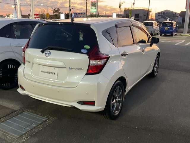 ノート １．２　ｅ－ＰＯＷＥＲ　Ｘ　ブラックアロー　アラウンドビュ－モニター　ＬＥＤランプ　１オーナー　キーレス　ナビＴＶ　Ｗエアバッグ　アルミ　パワーウインドウ　オートエアコン　ＥＴＣ　メモリーナビ　バックモニター　記録簿　エアバッグ　ドラレコ（3枚目）