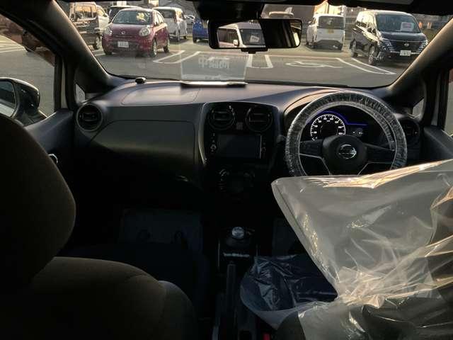 ノート １．２　ｅ－ＰＯＷＥＲ　Ｘ　ブラックアロー　アラウンドビュ－モニター　ＬＥＤランプ　１オーナー　キーレス　ナビＴＶ　Ｗエアバッグ　アルミ　パワーウインドウ　オートエアコン　ＥＴＣ　メモリーナビ　バックモニター　記録簿　エアバッグ　ドラレコ（4枚目）