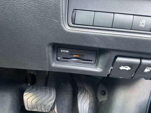 セレナ 2.0 ハイウェイスターV 後席モニター W電動スライド レーダークルコン レーンアシスト LEDランプ 盗難防止システム ETC装備 カーテンエアバッグ アルミホイール キーフリー メモリ-ナビ ナビTV 記録簿 エアコン ドラレコ ABS(14枚目)