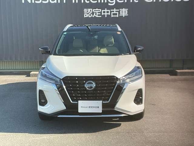 キックス １．２　Ｘ　ツートーン　インテリアエディション　（ｅ－ＰＯＷＥＲ）　プロパイロット　レーダークルーズ　被害軽減ブレーキ　ＬＥＤヘッドライト　アラウンドビューモニター　インテリジェントキー　ドラレコ　ＥＴＣ　メモリ－ナビ　エアコン　パワステ　キーレス　パワーウィンドウ　ＡＢＳ　ナビＴＶ（3枚目）