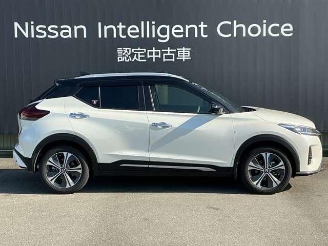 キックス １．２　Ｘ　ツートーン　インテリアエディション　（ｅ－ＰＯＷＥＲ）　プロパイロット　レーダークルーズ　被害軽減ブレーキ　ＬＥＤヘッドライト　アラウンドビューモニター　インテリジェントキー　ドラレコ　ＥＴＣ　メモリ－ナビ　エアコン　パワステ　キーレス　パワーウィンドウ　ＡＢＳ　ナビＴＶ（4枚目）