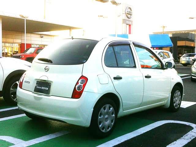 マーチ １２Ｓ　社外ＣＤ・カセットデッキ　５速マニュアル　キ－レス　パワーウインドウ　運転席助手席エアバッグ　パワーステアリング　マニュアルエアコン　エアバック（2枚目）