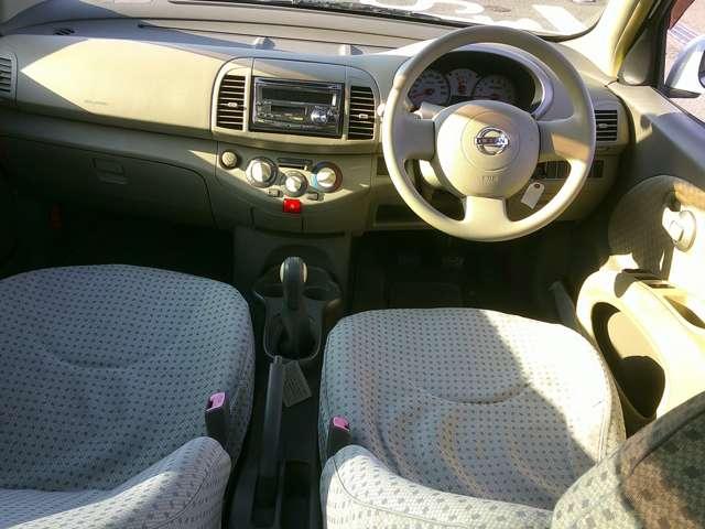 マーチ １２Ｓ　社外ＣＤ・カセットデッキ　５速マニュアル　キ－レス　パワーウインドウ　運転席助手席エアバッグ　パワーステアリング　マニュアルエアコン　エアバック（3枚目）