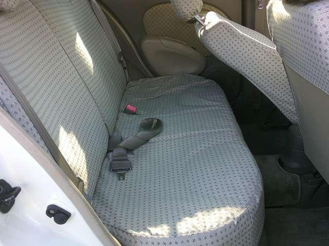 マーチ １２Ｓ　社外ＣＤ・カセットデッキ　５速マニュアル　キ－レス　パワーウインドウ　運転席助手席エアバッグ　パワーステアリング　マニュアルエアコン　エアバック（14枚目）