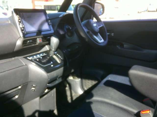 ルークス ハイウェイスターＧターボ　純正９インチメモリ―ナビ　地デジ　助手席エアバッグ　アイドリングストップ機能　両側電動スライドドア　インテリキ－　レーンキープ　ＬＥＤヘッドランプ　ＥＴＣ　バックモニター　キーフリー　アルミホイール　ＡＢＳ　パワーステアリング（8枚目）