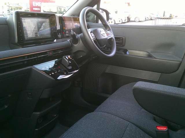 サクラ Ｘ　電気軽自動車　弊社試乗車　９インチメモリ―ナビ　地デジＴＶ　バックカメラ　ＬＥＤオートライト　追突回避エマージェンシーブレーキ　前後踏み間違い防止機能　純正１４インチオートライト（8枚目）