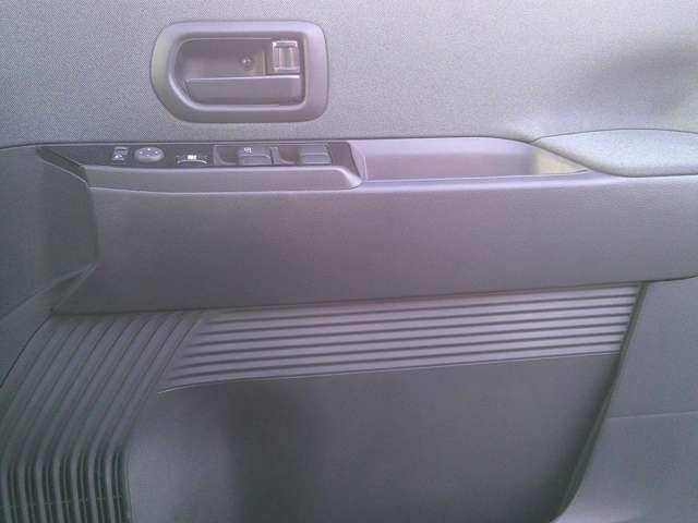 サクラ Ｘ　電気軽自動車　弊社試乗車　９インチメモリ―ナビ　地デジＴＶ　バックカメラ　ＬＥＤオートライト　追突回避エマージェンシーブレーキ　前後踏み間違い防止機能　純正１４インチオートライト（14枚目）