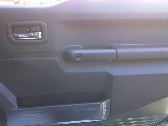 ジムニーシエラ １．５　ＪＣ　４ＷＤ　登録済み車スズキＣｏｎｎｅｃｔ　追突軽減ブレーキ　アイドリングＳ　スマートエントリー　ダブルエアバッグ　キーレスエントリー　パワーステアリング　オートクルーズコントロール　ＬＥＤへッドライト　ＰＷ　ＡＡＣ　ＡＢＳ　運転席エアバッグ　アルミ付（14枚目）