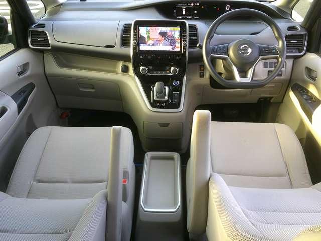 セレナ １．２　ｅ－ＰＯＷＥＲ　ＸＶ　純正９インチメモリ―ナビ　地デジＴＶ　バックビューモニター　全方位モニタ　両側パワースライドドア　ＬＥＤヘッドライト　ＥＴＣ　レーダークルーズコントロール　スマートキー　ドライブレコーダー　アルミホイール　車線逸脱　キーレス　エアバッグ（3枚目）