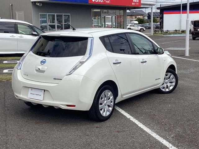 リーフ ２４ｋＷｈ　Ｘ　バックカメラ　純正ナビＴＶ　クルーズコント　Ｂカメラ　オートエアコン　パワーステアリング　クルーズコントロール　メモリーナビ　ＡＢＳ　スマートキー　ワンセグテレビ　ＬＥＤへッドライト（2枚目）