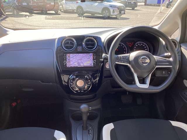 ノート 1.2 X 純正メモリーナビTVアイドリングストップ全 レーダーブレーキサポート ETC搭載 Dレコ スマトキー キーレス 運転席助手席エアバッグ ナビTV ワンセグ バックカメラ エアコン パワーウィンドウ パワーステアリング レーンアシスト ABS(3枚目)