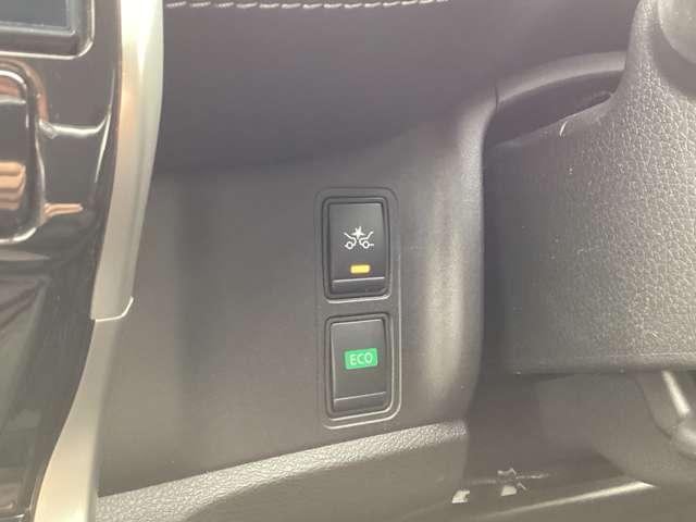 セレナ ２．０　セレクションＩＩ　バックモニタ　全周囲モニタ　アイスト　Ｐアシスト　インテリキー　ＬＥＤライト　ＥＴＣ車載器　オートクルーズコントロール　サイドエアバッグ　ドライブレコーダー　メモリ－ナビ　アルミ　ＴＶナビ　エアバック（7枚目）