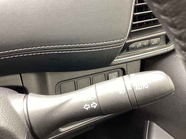 セレナ ２．０　セレクションＩＩ　バックモニタ　全周囲モニタ　アイスト　Ｐアシスト　インテリキー　ＬＥＤライト　ＥＴＣ車載器　オートクルーズコントロール　サイドエアバッグ　ドライブレコーダー　メモリ－ナビ　アルミ　ＴＶナビ　エアバック（9枚目）