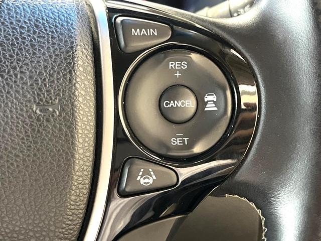 オデッセイハイブリッド ハイブリッドアブソルート・ホンダセンシンアドバンスＰ　両側電動ドア　後席モニター　全周囲カメラ　衝突被害軽減システム　レーダークルーズ　ハーフレザーシート　パワーシート　スマートキー　ＬＥＤヘッド　ビルトインＥＴＣ　オートライト　デュアルエアコン（3枚目）