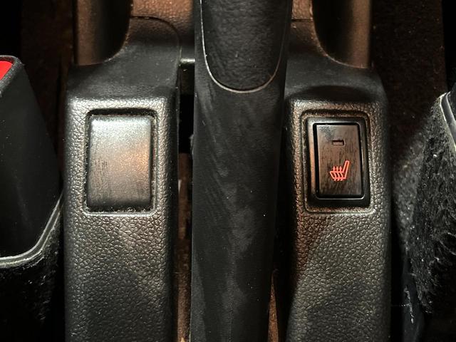 スイフト XG SDナビ シートヒーター スマートキー ビルトインETC オートエアコン Bluetooth CD DVD再生 フルセグ(21枚目)