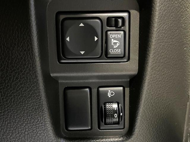 キューブ 15X Vセレクション SDナビ 禁煙車 スマートキー オートライト オートエアコン CD DVD再生 フルセグ(30枚目)